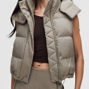 Lululemon Wunder puff 600- Down-fill cropped vest!